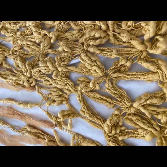 Cecilia de Bucourt Jessica Simpson Yellow Shawl - Picture 6 of 7